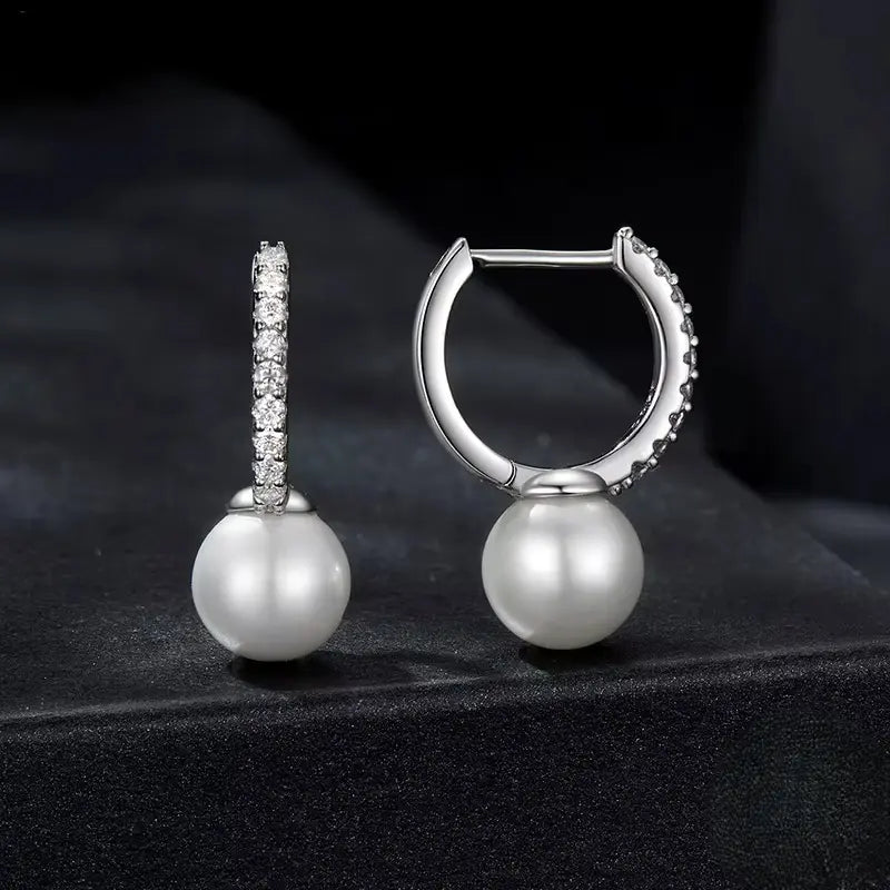 Brinco Shine Pearl com Moissanite em Prata 925 banhado a Ouro Branco