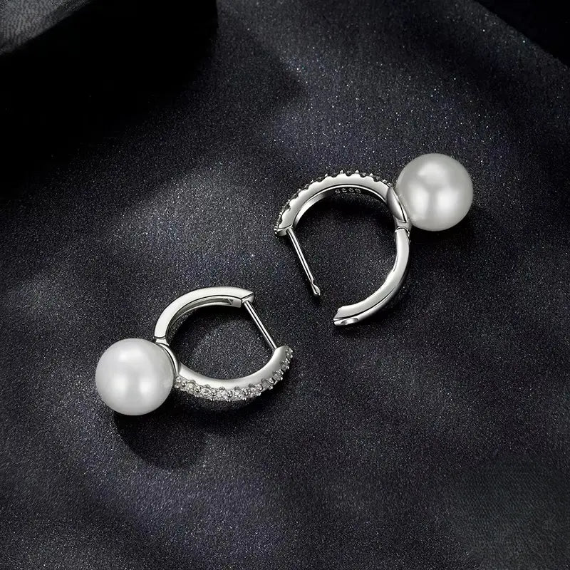 Brinco Shine Pearl com Moissanite em Prata 925 banhado a Ouro Branco