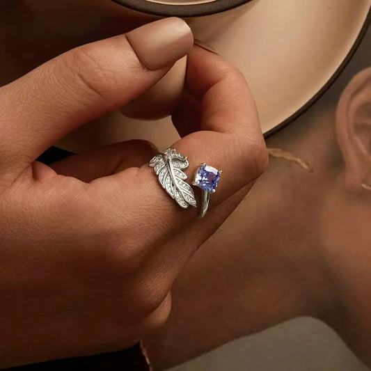 Anel Penas em Prata 925 com Zircônia Azul Ajustável