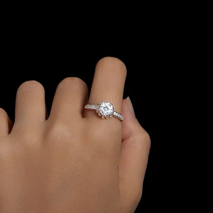 Anel Solitário Radiance banhado a Ouro Branco com Moissanite