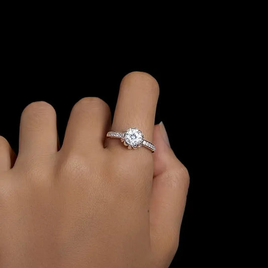 Anel Solitário Radiance banhado a Ouro Branco com Moissanite