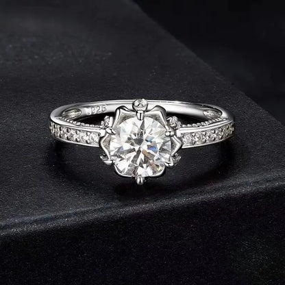 Anel Solitário Radiance banhado a Ouro Branco com Moissanite