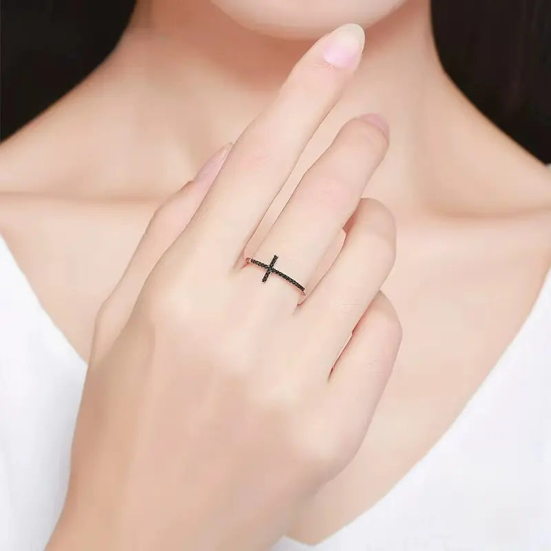 Anel Holy Cross com Zircônia