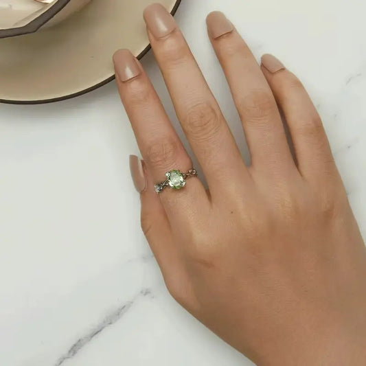 Anel Serene Spinel em Prata 925 com zircônias