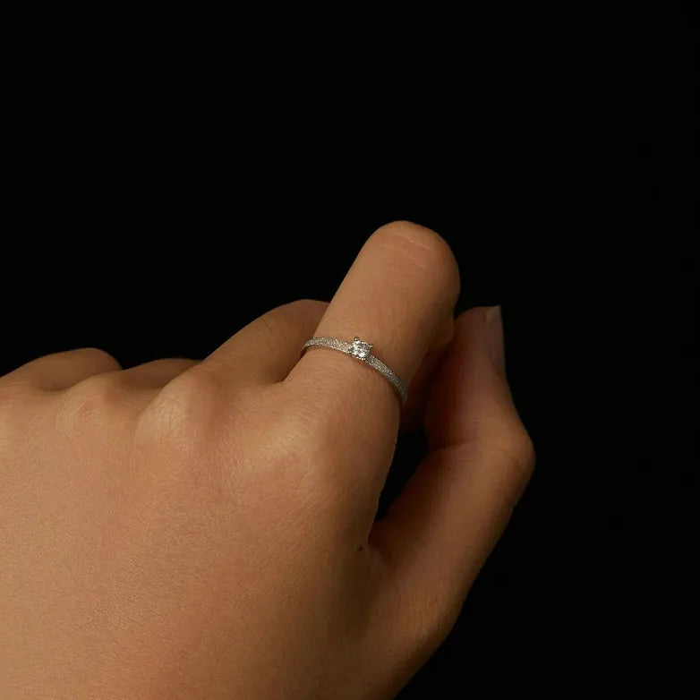 Anel Solitário Solis Gem com Pedra de Moissanite banhado a Ouro Branco