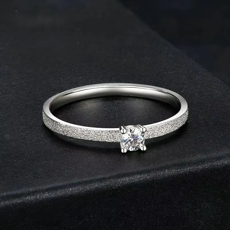 Anel Solitário Solis Gem com Pedra de Moissanite banhado a Ouro Branco
